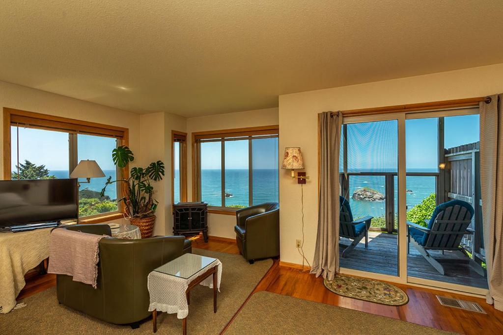 Turtle Rocks Oceanfront Inn Тринидад Экстерьер фото