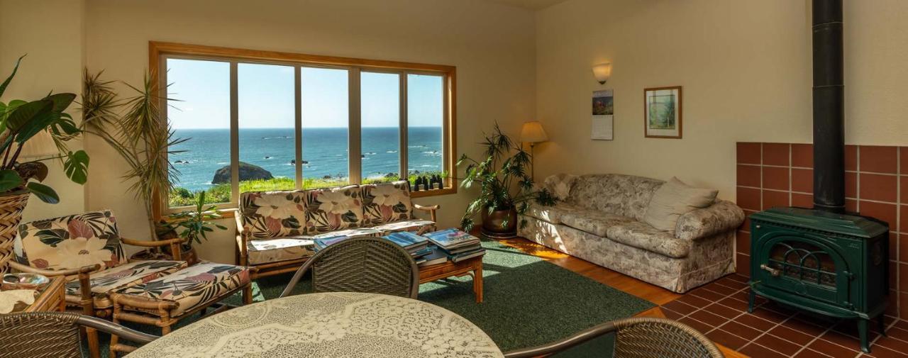 Turtle Rocks Oceanfront Inn Тринидад Экстерьер фото