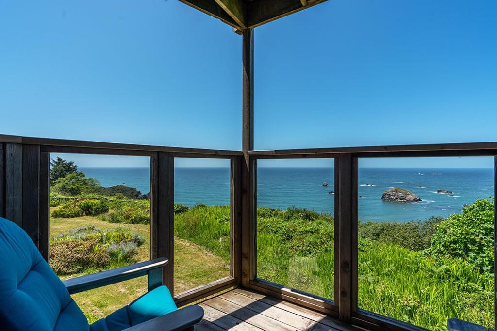 Turtle Rocks Oceanfront Inn Тринидад Экстерьер фото