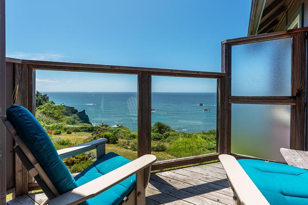 Turtle Rocks Oceanfront Inn Тринидад Экстерьер фото