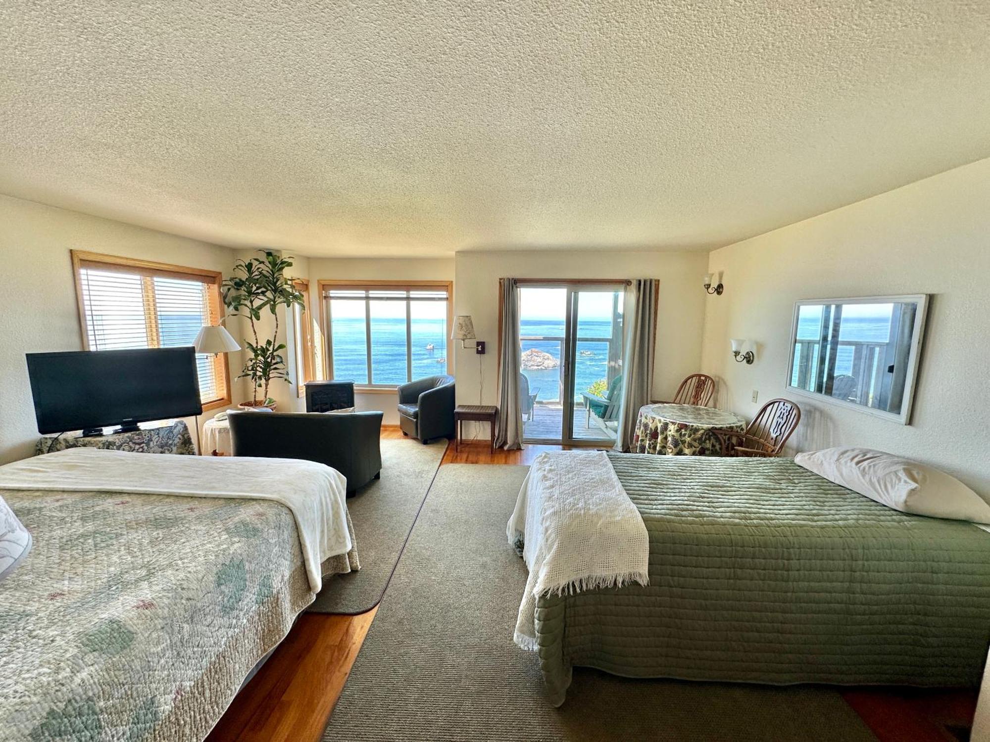 Turtle Rocks Oceanfront Inn Тринидад Экстерьер фото