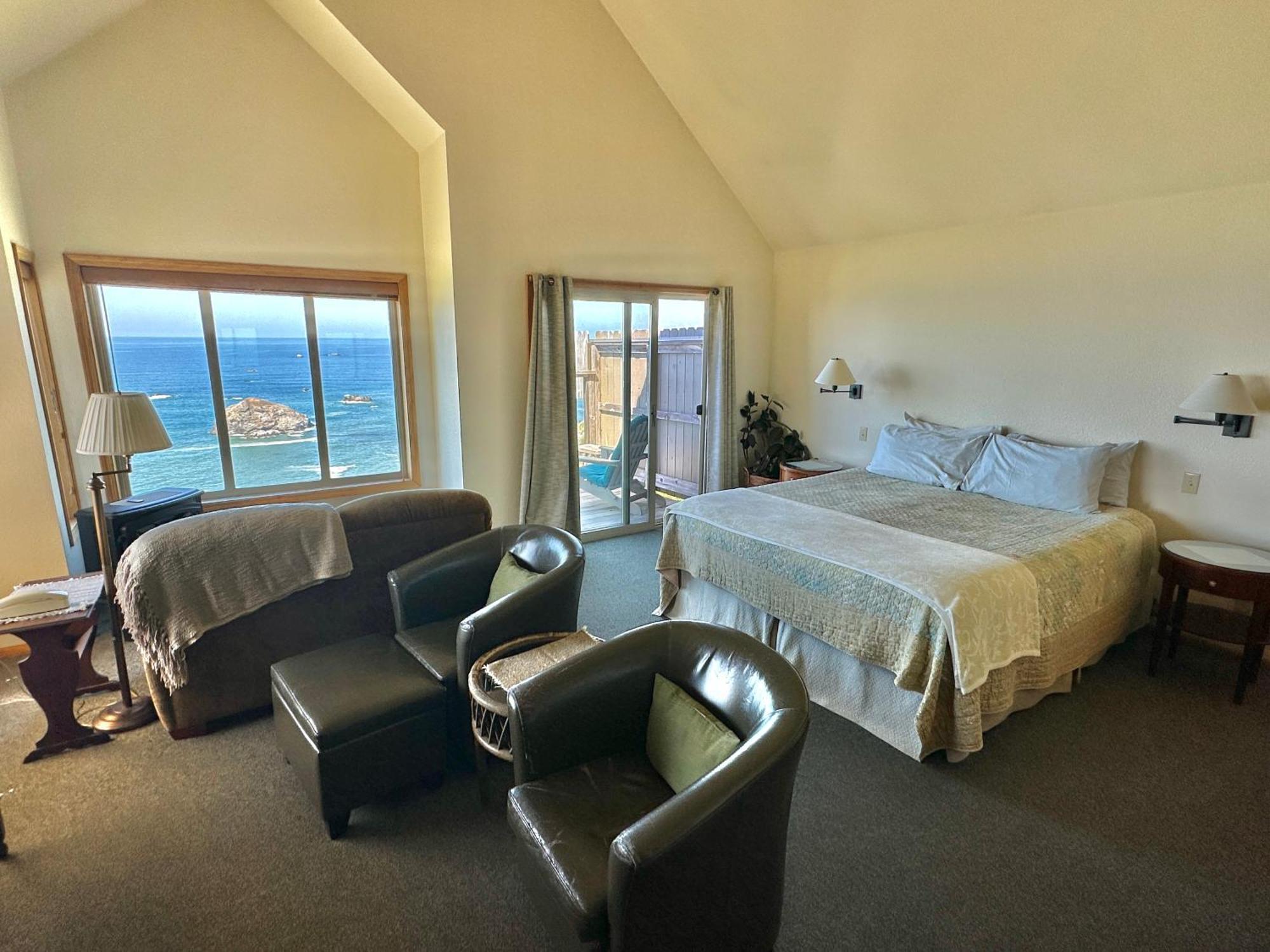 Turtle Rocks Oceanfront Inn Тринидад Экстерьер фото
